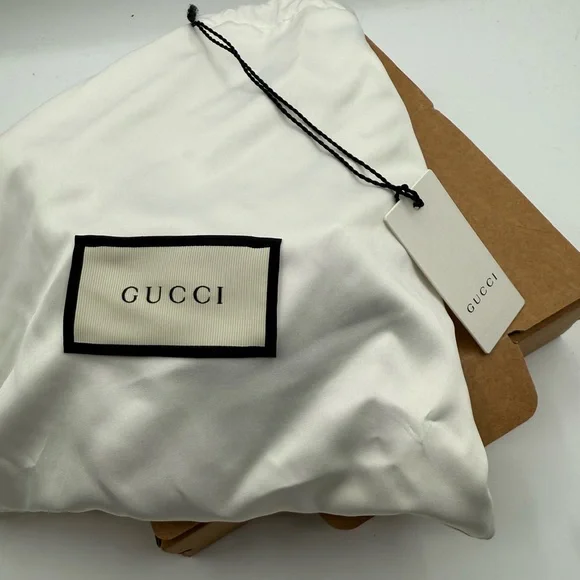 NWT Gucci Red  leather adjustable  strap with gold hardware NIB w/ dust bag - Picture 7 of 11